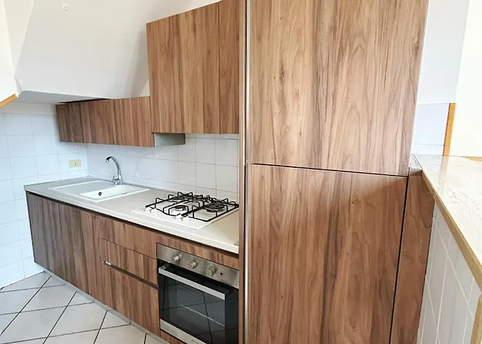 Conero-alba Al Mare-limone-2 Min Dal Mare アパート *